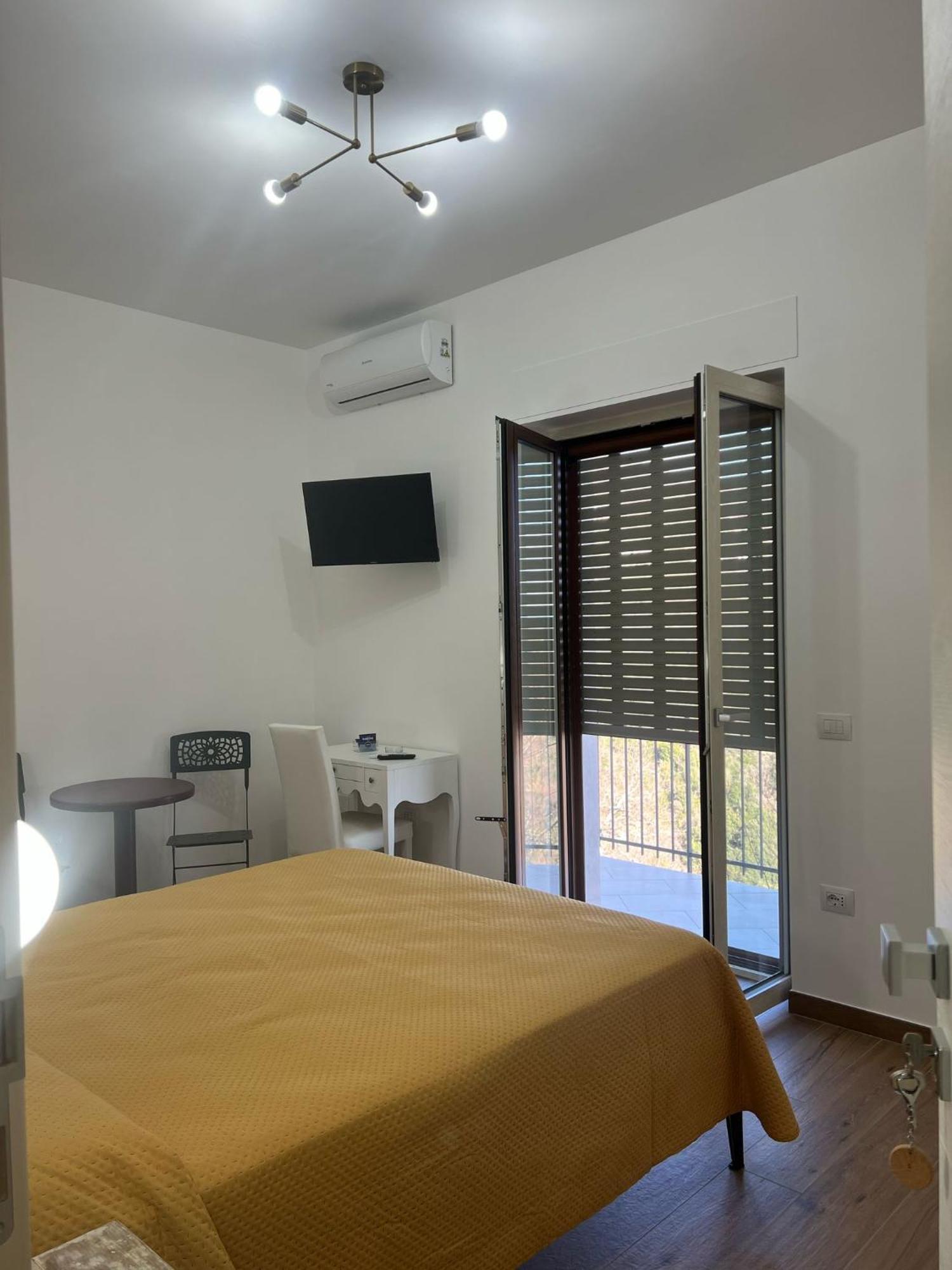 Dente Di Leone Hotel San Mauro Cilento Luaran gambar